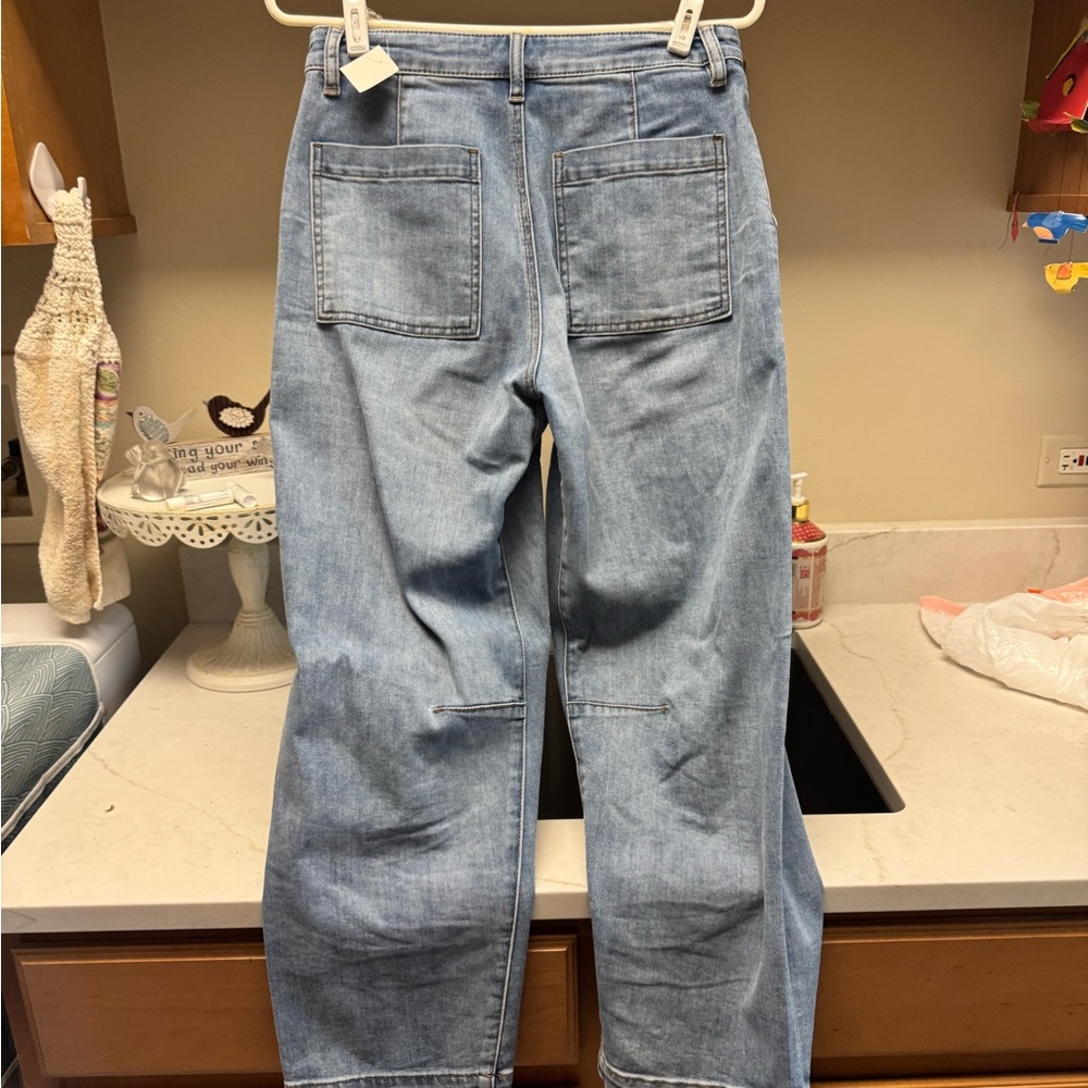 Kut from the Kloth Ashton barrel Leg Jeans in Medium Blue - Picture 3 of 5